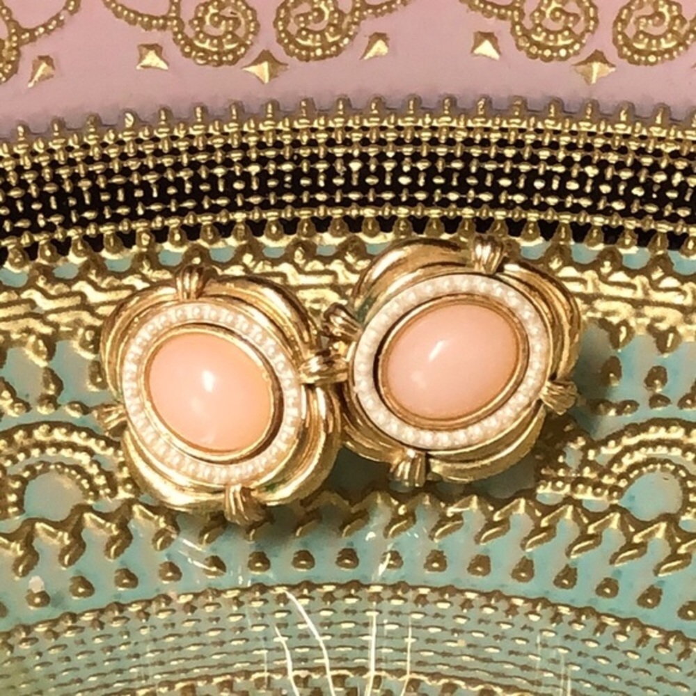 VINTAGE AVON Golden /Pink stone Earrings